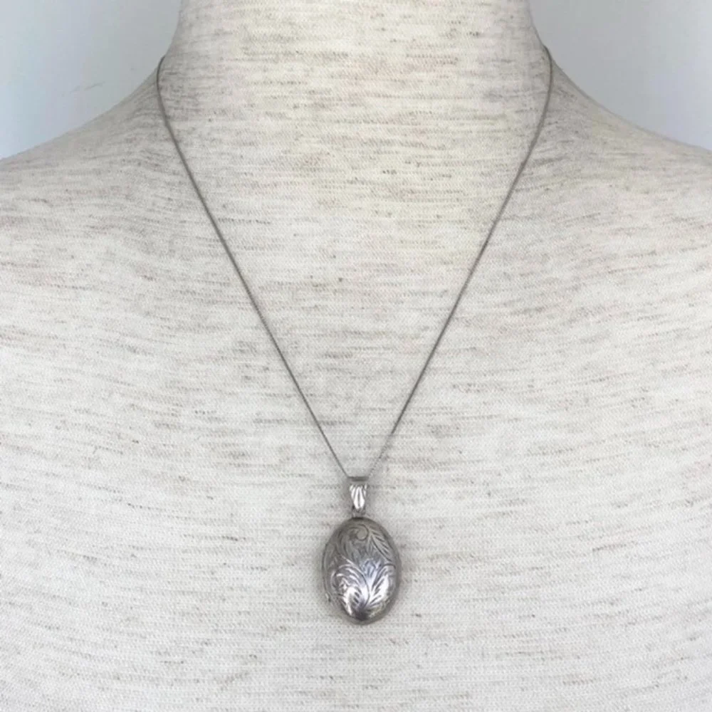 VTG Sterling Silver 925 Oval Etched Photo Locket Pendant Necklace 18" Box Chain - Picture 2 of 16